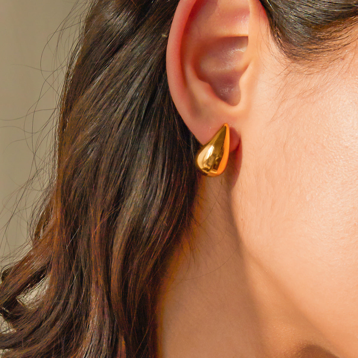 The Élodie Teardrop Earrings