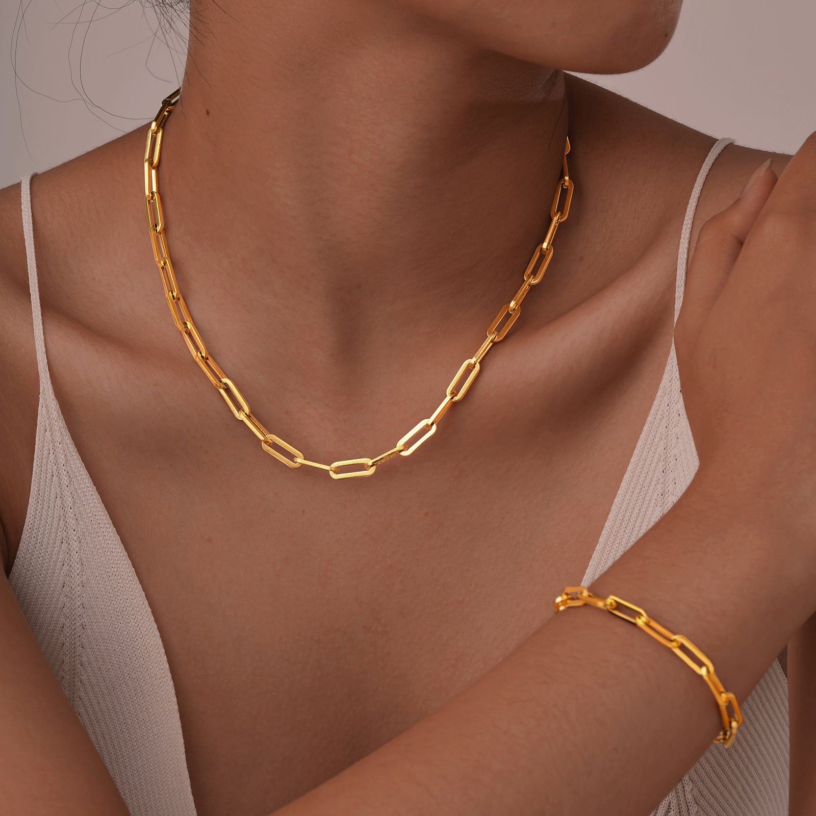 Sira Bold Link Chain Necklace - 18K Gold Plated Jewelry | Javerro
